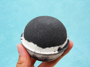 COOKIES & CREAM BATH BOMB - Payton London Soap Co.